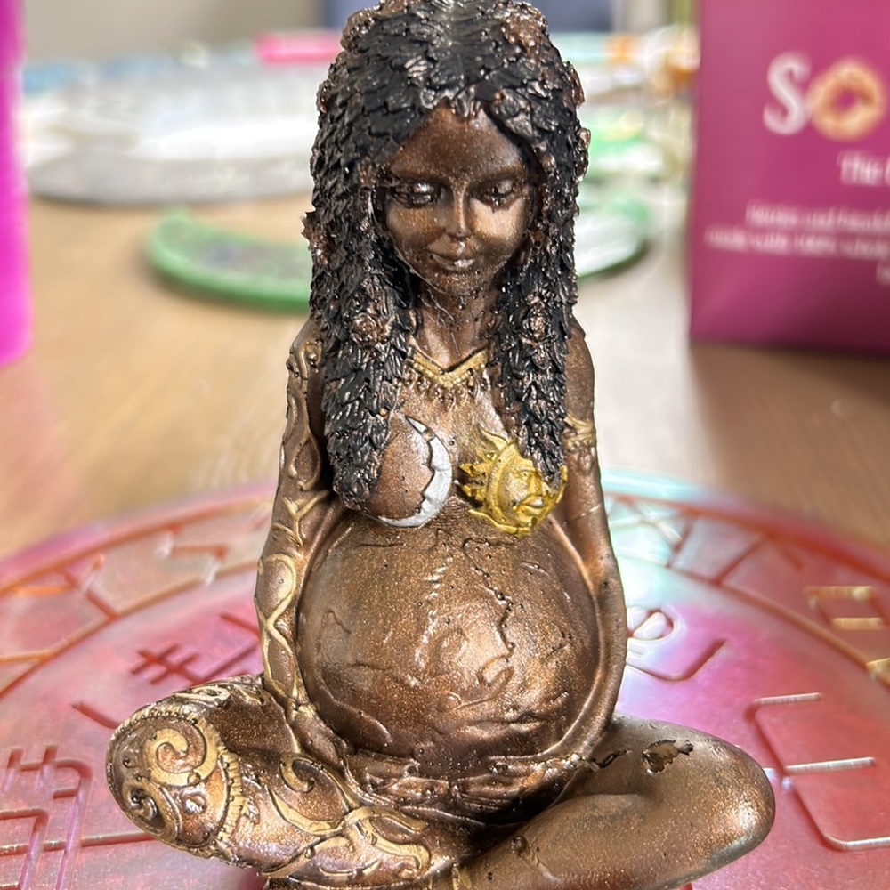 Gaia goddess statue, alter deity,